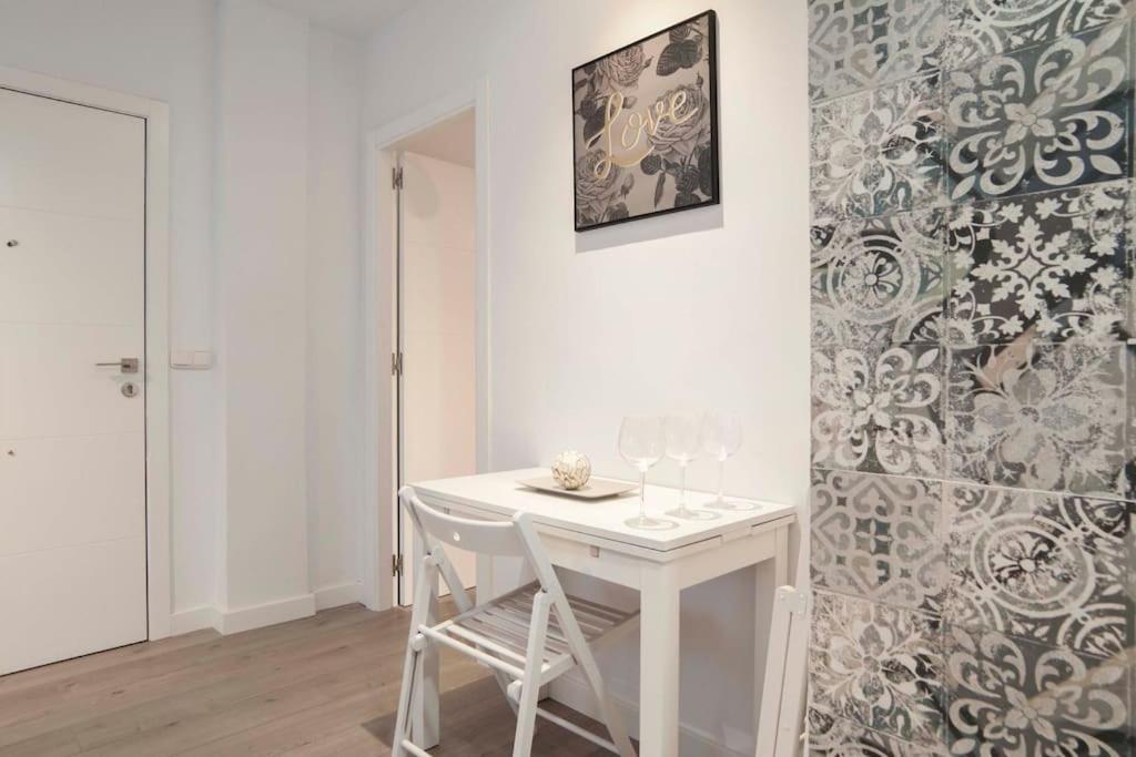 Moderno Apartamento En Plaza Merced Malaga Exterior photo